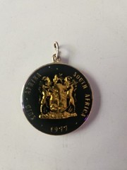 South Africa Enameled Jewelry Coin Pendant Vtg 1977 1 Rand