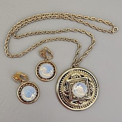 Vintage Opalite Necklace Clip Earrings Set Round Glass Gold Tone Pendant 24″