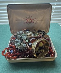 Jewelry Lover Private Collection Vintage Box With 40 Assorted Pieces