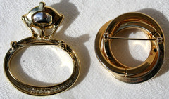 Engagement Ring Clear Rhinestone Gold Tone Brooch 3 Ring Circle Pin vtg