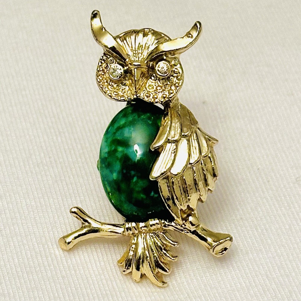 Vintage GERRY’S Gold Tone Green Cabochon & Rhinestone Owl Bird Brooch/Pin J11