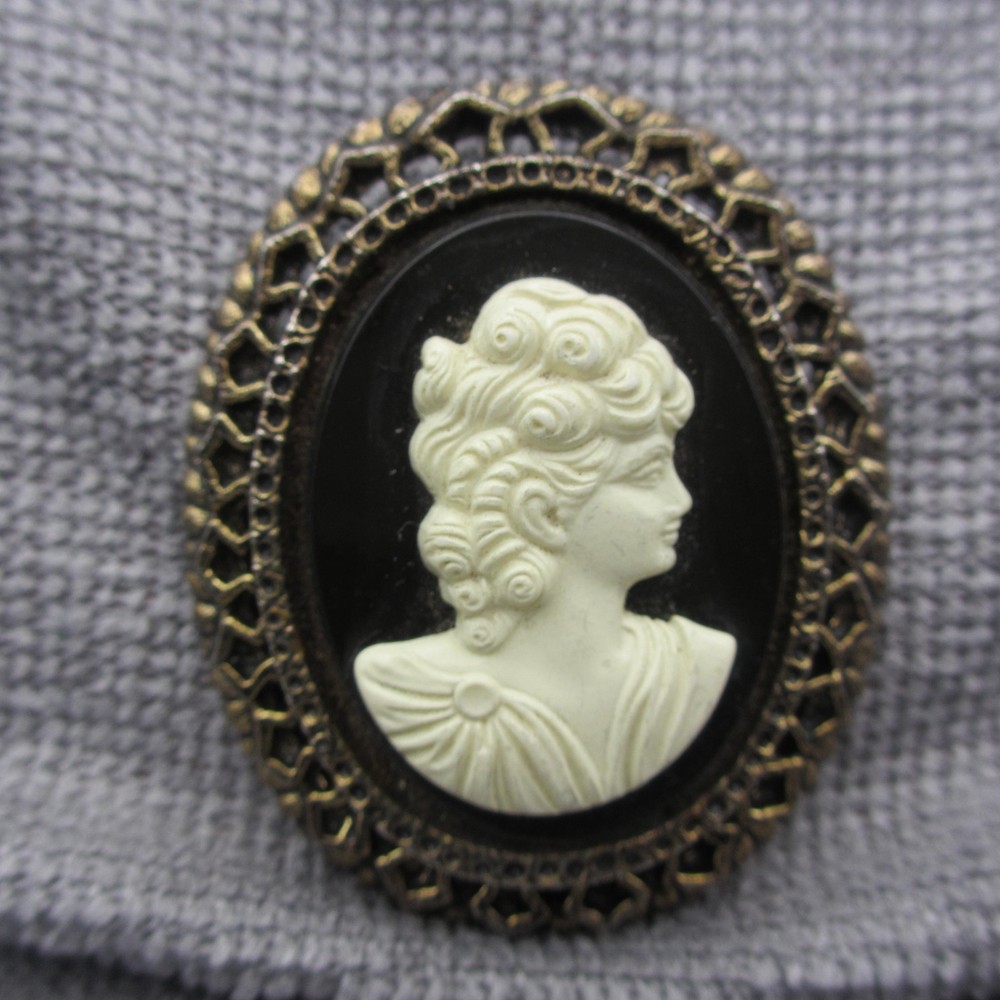 Vintage Cameo Brooch Early Plastic On Black Glass Gold Tone Frame