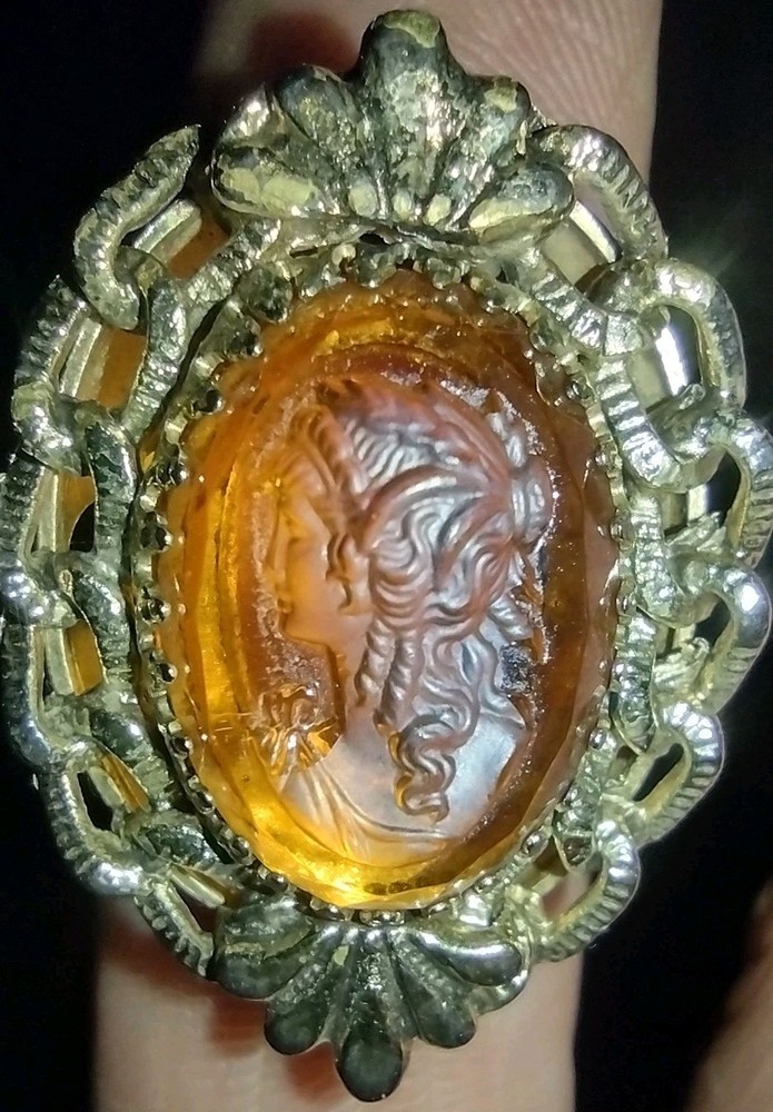 Whiting And Davis Amber Cameo Ring Signed Gold Chain Boarder Vintage 7.5