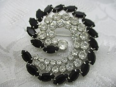 VINTAGE ESTATE JEWELRY SIGNED B DAVID BLACK RHINESTONE CLIP EARRINGS BROOCH PIN