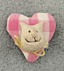 Handmade Cat Brooch (165 – 2415)