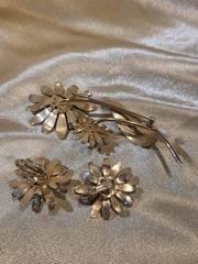 Vintage Enamel Daisy Flower Jewelry Set Brooch Pin & Clip-On Earrings White
