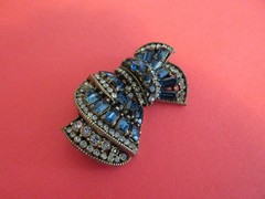 vintage signed HOLLYCRAFT 1955 BLUE RHINESTONE BOW BROOCH PIN baguettes