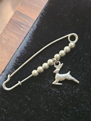 XL Saftey Pin W Reindeer Deer Xmas Charm Silver-Tone Beads 3″ Articulated