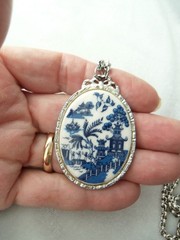 Vintage 1928 Co Blue Willow Scene Porcelain Pendant Necklace