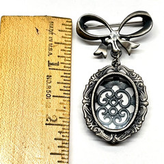 Vintage Romantic Victorian Style Bow Pin Brooch Wearable Picture Frame Dangling