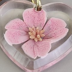 Vintage Dried Pink Flower Brooch Heart Dangle Gold Plated Bracket 1.25″