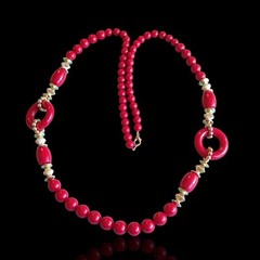 Vintage 32in Gold Tone Cherry Red Acrylic Plastic Statement Necklace Beaded