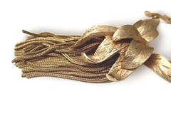 Vintage Ladies Designer Marvella Brushed Gold Tone Leaf & Tassel Necklace 16″