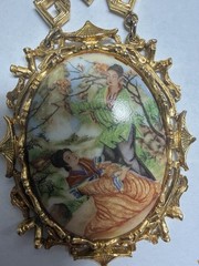 Beautiful Vintage Mode Art Asian Themed Necklace