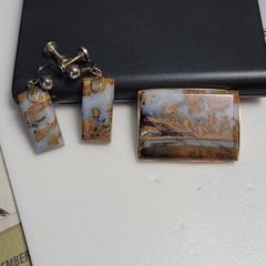Vintage 1940’s Priday Plume Agate Brooch and Screback Earing Set Gold Tone Rare