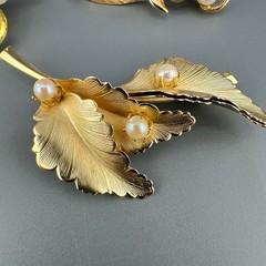 Vintage to Now Brooch Lot Gold Tone Faux Pearl Leaf Textured Brushed 1 Signed