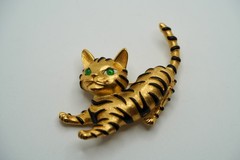 Vintage Trifari Green Eyed Gold Tone Cat Brooch 5.4cm JB36