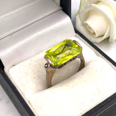 Vintage 925 Sterling Silver Faceted Green Rectangle CZ Ring, size 7.75