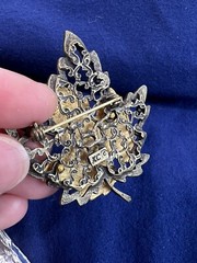 Vtg KC Collection Green Stone Enamel Brass Golden Double Leaf Brooch Pin