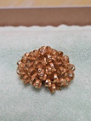 Vintage Unbranded Gold Toned Bow Round Brooche *SEE PICS