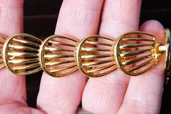 Chic Designer Anne Klein Bracelet Gold Tone Toggle Clasp Retro Chunky Shell Link