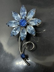 Vintage Silver Tone 2 tone Blue crystals Flower Brooch Pin prongs 2.25”