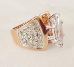 VINTAGE 18K G.H.E RING SIZE 5 BIG CUBIC ZIRCONIA RHINESTONES DESIGN