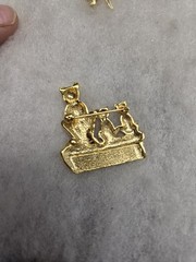 Vtg gold tone enamel eyes cat kittenon steps Pin