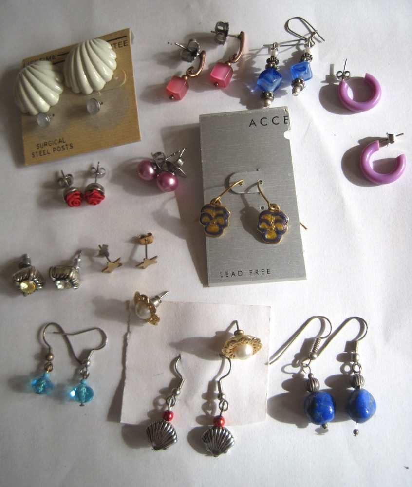 VTG PIERCED LOT OF 14 PAIRS EARRINGS-SMALL SIZE-SHELLS/PANSIES/BEADS/FLORAL