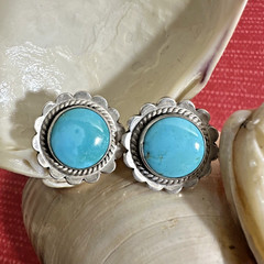 VINTAGE SOUTHWESTERN STYLE STERLING SILVER TURQUOISE SCREW BACK ROUND EARRINGS