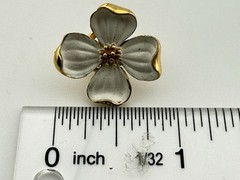 CROWN TRIFARI GOLDTONE WHITE ENAMEL DOGWOOD FLOWER CLIP ON EARRINGS K836A