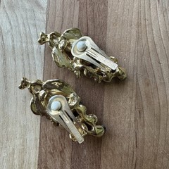 Vintage Artisan Clip Earrings 1.75 Inch Hematite Stones Grape Cluster Gold Plate