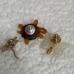 Lot Of 3 Vintage Lucite & Metal Avon Brooches Pins Turtle Dragonfly & Butterfly