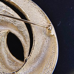 VTG Tona Gold Tone Brooch Pin Swirl Drip Multiple Textures Modernist Signed