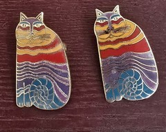 Retired Vintage Laurel Burch Colorful 80s RAINBOW CAT Enamel Pin Brooch