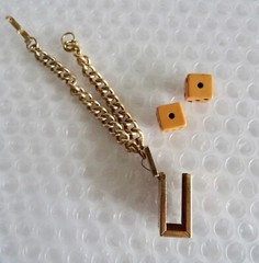 dICE CAGE CHARM BRACELET METAL UNISEX KITSCHY VINTAGE COSTUME JEWELRY neocurio