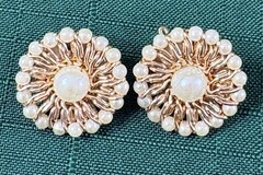 Early Miriam Haskell Style Wired Pearl Cluster Clip-on Earrings Gold Tone Nest