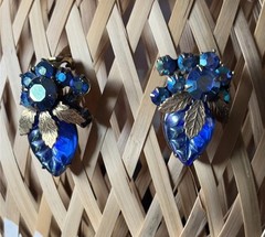 Vintage Blue Green Peacock Rhinestone Gold Carved Leaf JULIANA D&E EARRINGS