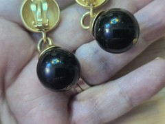 Vintage Erwin Pearl Black Ball Drop Dangle Clip On Earrings Matte Gold Tone