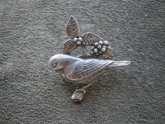 Birds & Blooms Bird on Branch & Berries 2002 Vintage Pewter Pin Brooch 6.1g