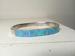 Vintage 925 Sterling Silver Blue Fire Opal Inlay Hinged Bangle Bracelet Mexico