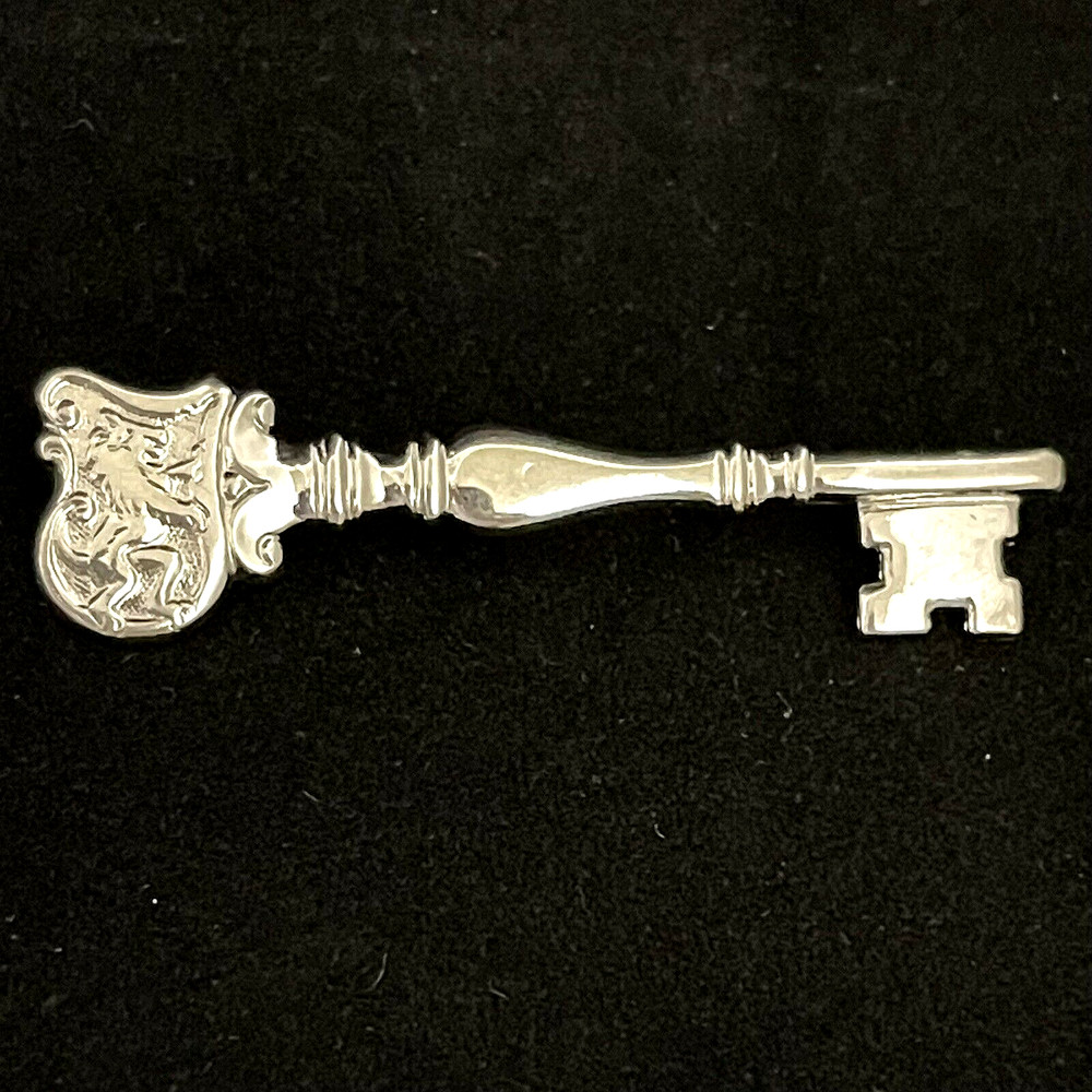 Skeleton Key Towle Sterling Silver Brooch Bar Pin Rampant Lion Signed