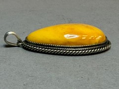 NATURAL OLD ANTIQUE YELLOW BUTTERSCOTCH BALTIC AMBER PENDANT 8,0 gr