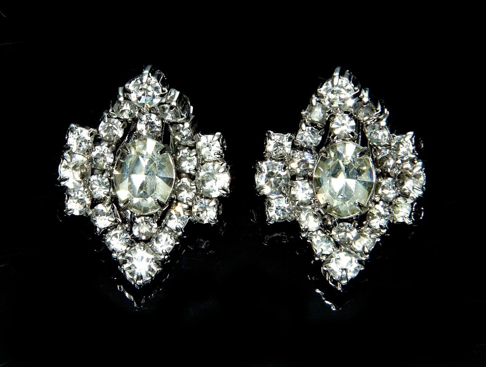 VTG RHODIUM PLATED, DIAMANTE EARRINGS BY GALE