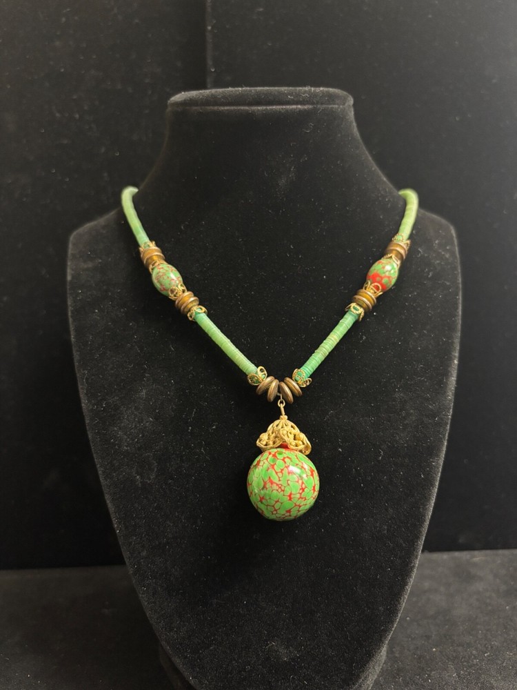 MIRIAM HASKELL UNIQUE GREEN GLASS 22″ NECKLACE WITH GOLD TONE METAL