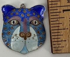 VINTAGE LAUREL BURCH SILVER ENAMEL CHEETAH LEOPARD SPOTTED CAT PENDANT 6 Grams