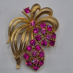 Vintage Lisner Gold Tone Fuchsia Pink Rhinestone Floral Brooch and Earring Set