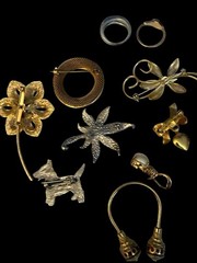 LARGE VINTAGE & CONTEMPORARY COSTUME JEWELRY LOT