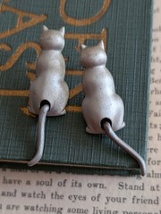 Vtg JJ Dangling Tail Articulated Kitty Cat Kitten Post Earrings Brushed Metal