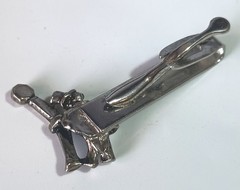 Vtg Silver-tone Tie Bar Clip: Sullen Man in Top Hat Holding Bent Street Lamp